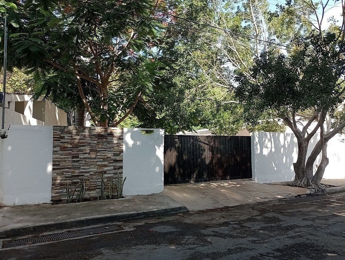 OPORTUNIDAD: Residencia de una Planta en Col. Maya (Zona Altabrisa)