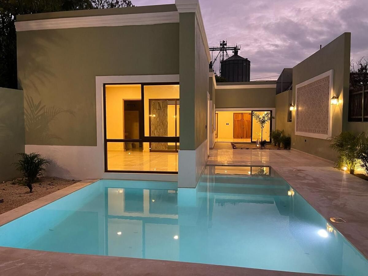 CASA EN RENTA  AMUEBLADA Y UBICADA EN EL CENTRO DE LA CIUDAD DE MÉRIDA YUCATÁN