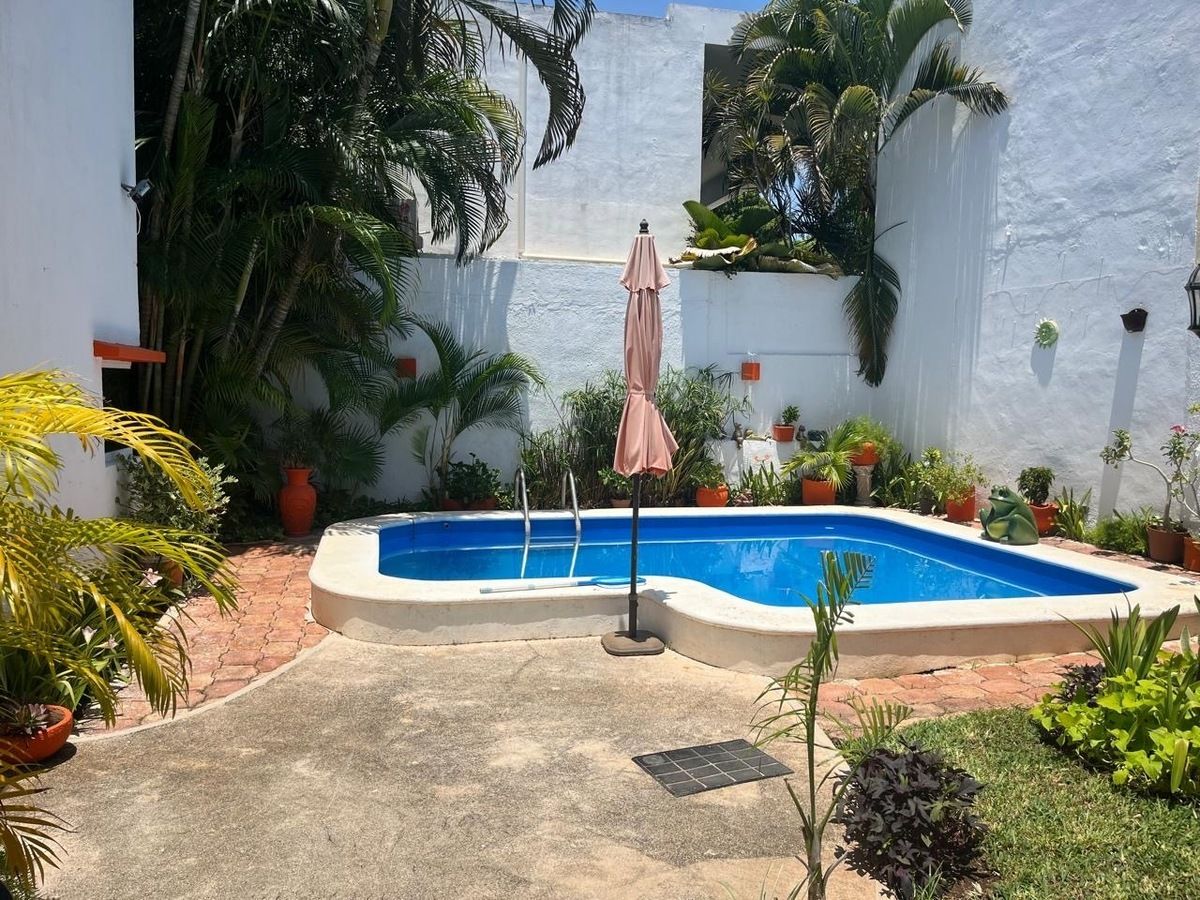 CASA EN ESQUINA  CON ALBERCA EN SAN ANTONIO CINTA