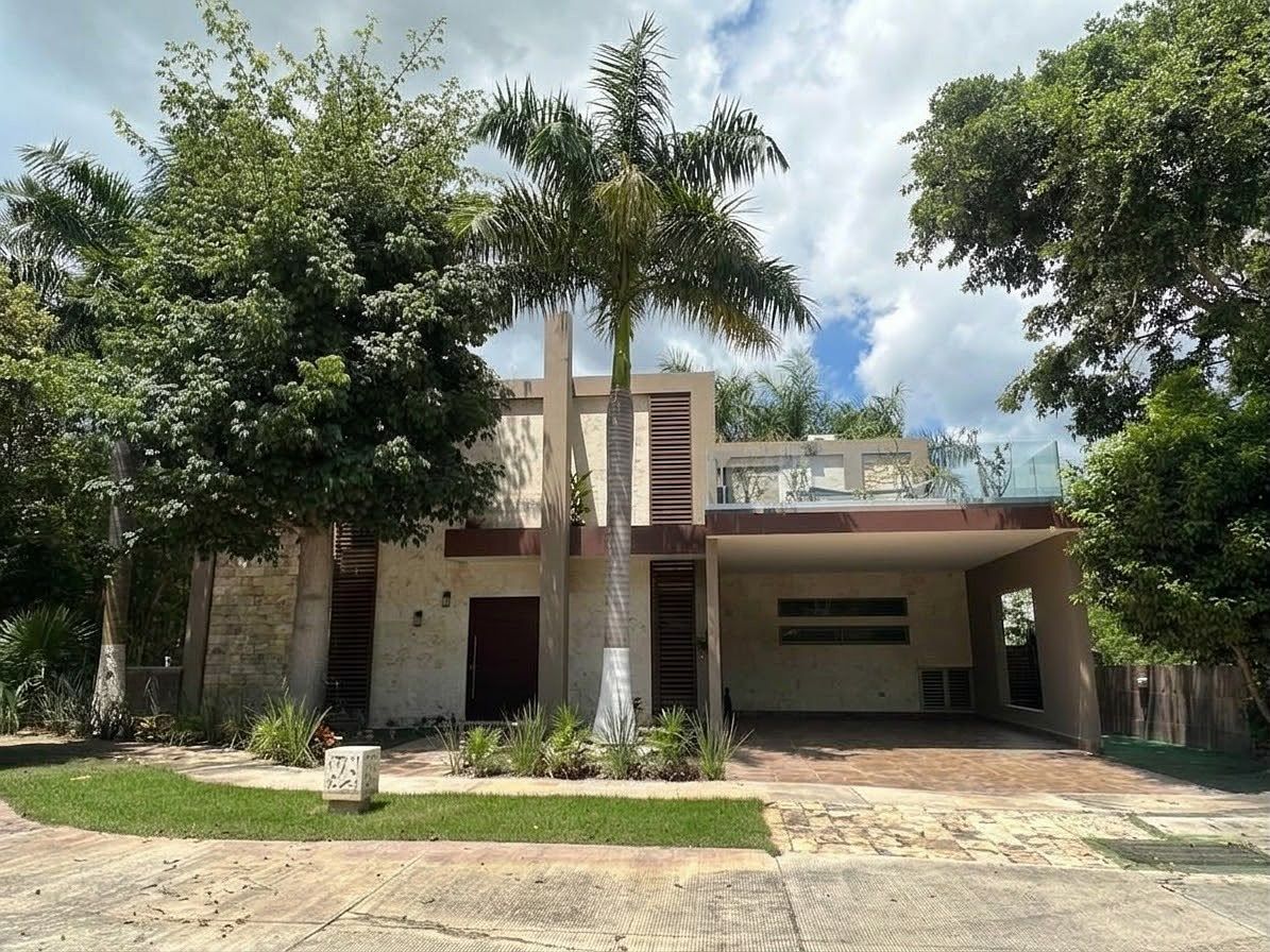 CASA AMUEBLADA EN RENTA UBICADA EN YUCATÁN COUNTRY CLUB, MÉRIDA