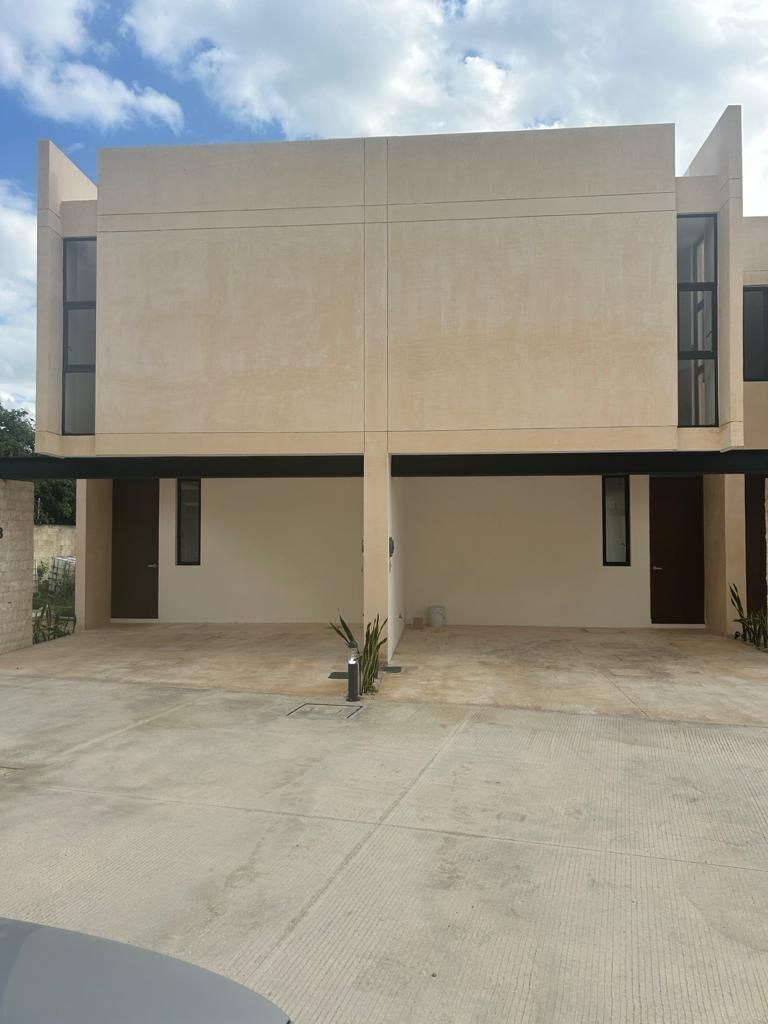 Townhouses muy cerca de la zona de Altabrisa con rooftop incluido