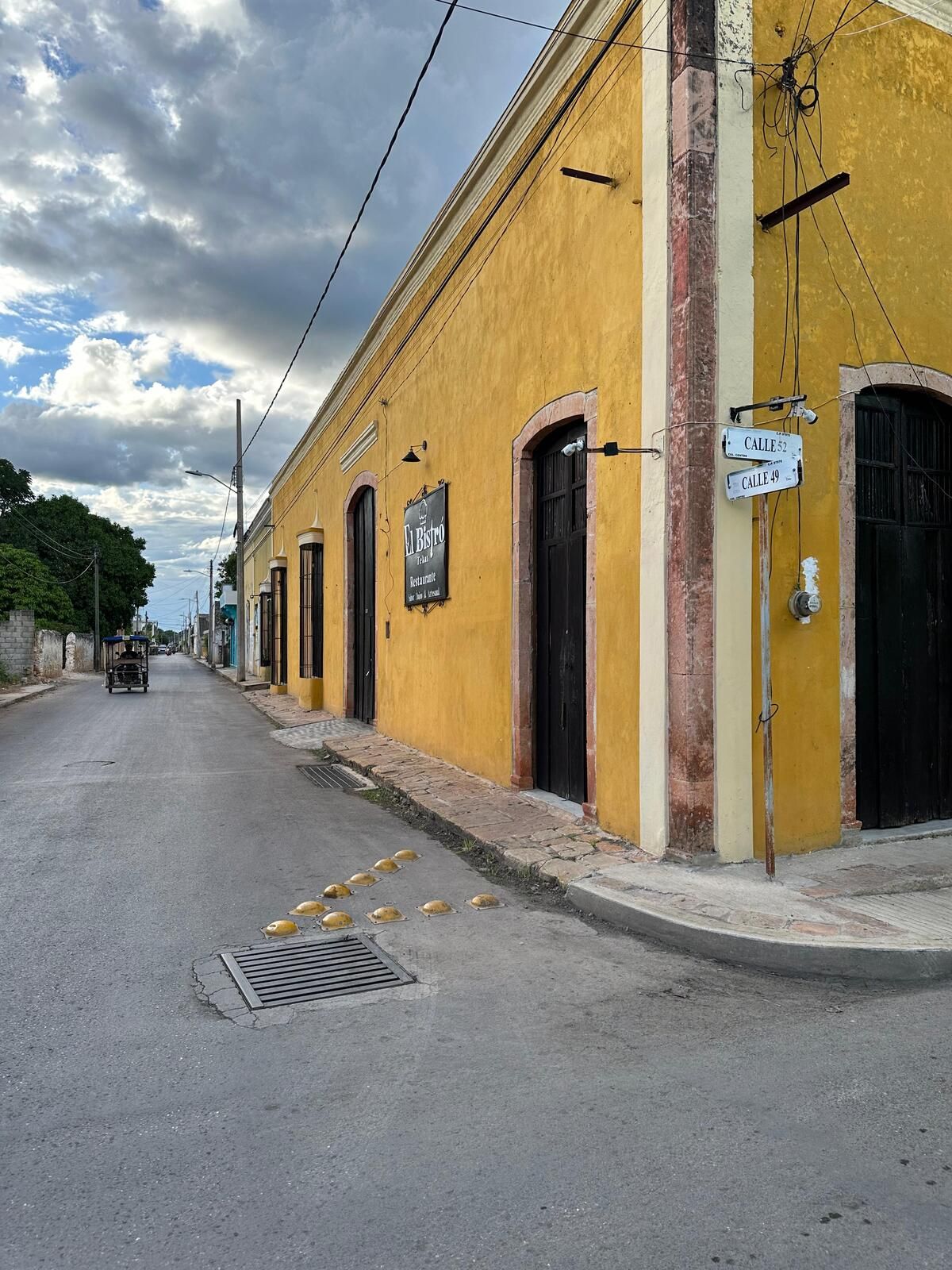 Venta de casona con terreno en esquina en Tekax Yucatán